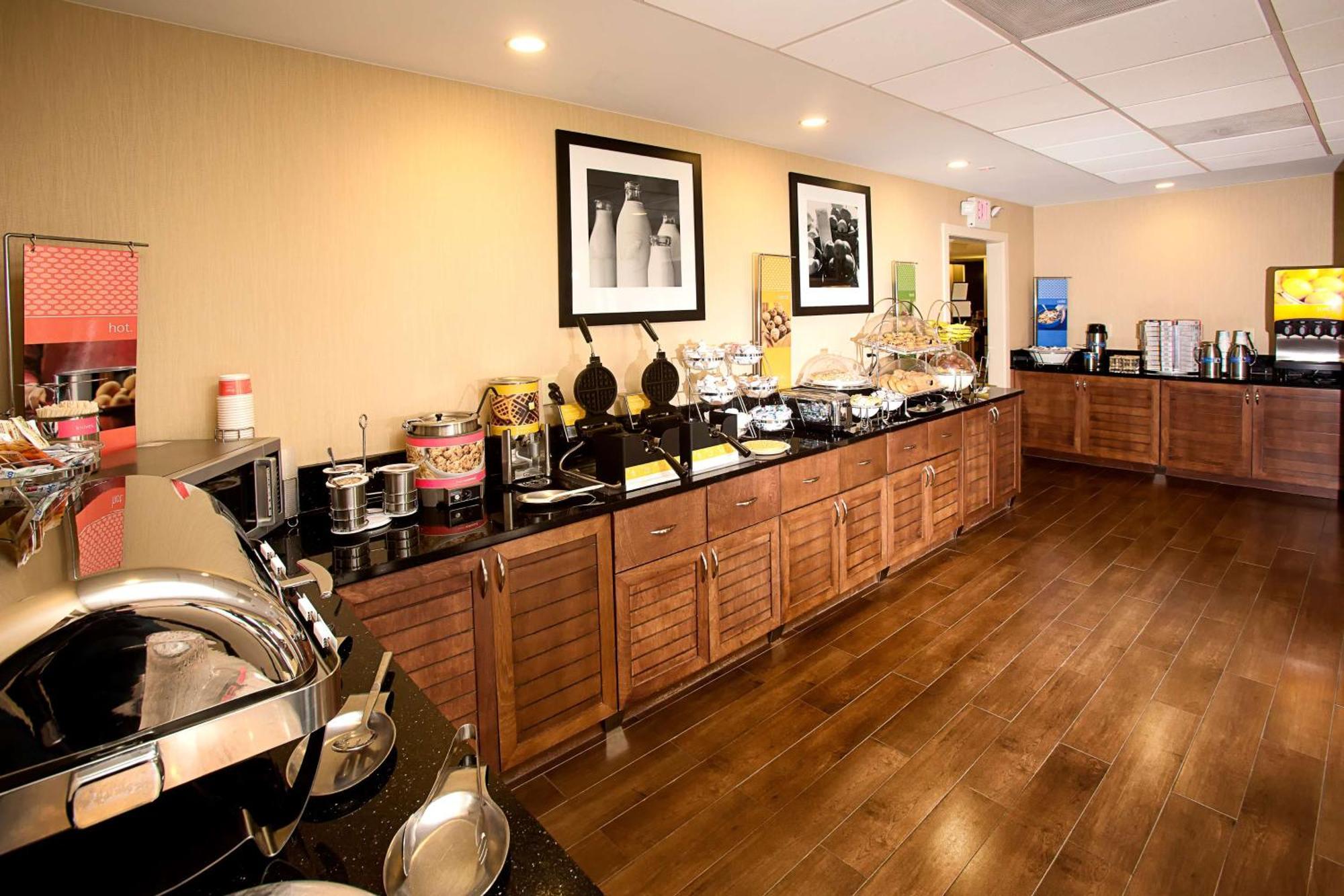 Hampton Inn מורהד סיטי מראה חיצוני תמונה
