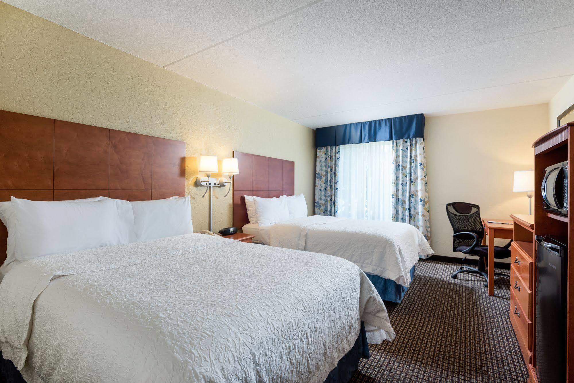 Hampton Inn מורהד סיטי מראה חיצוני תמונה
