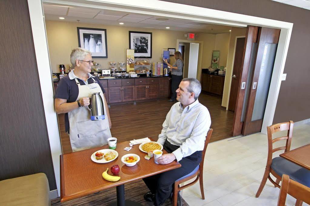 Hampton Inn מורהד סיטי מראה חיצוני תמונה